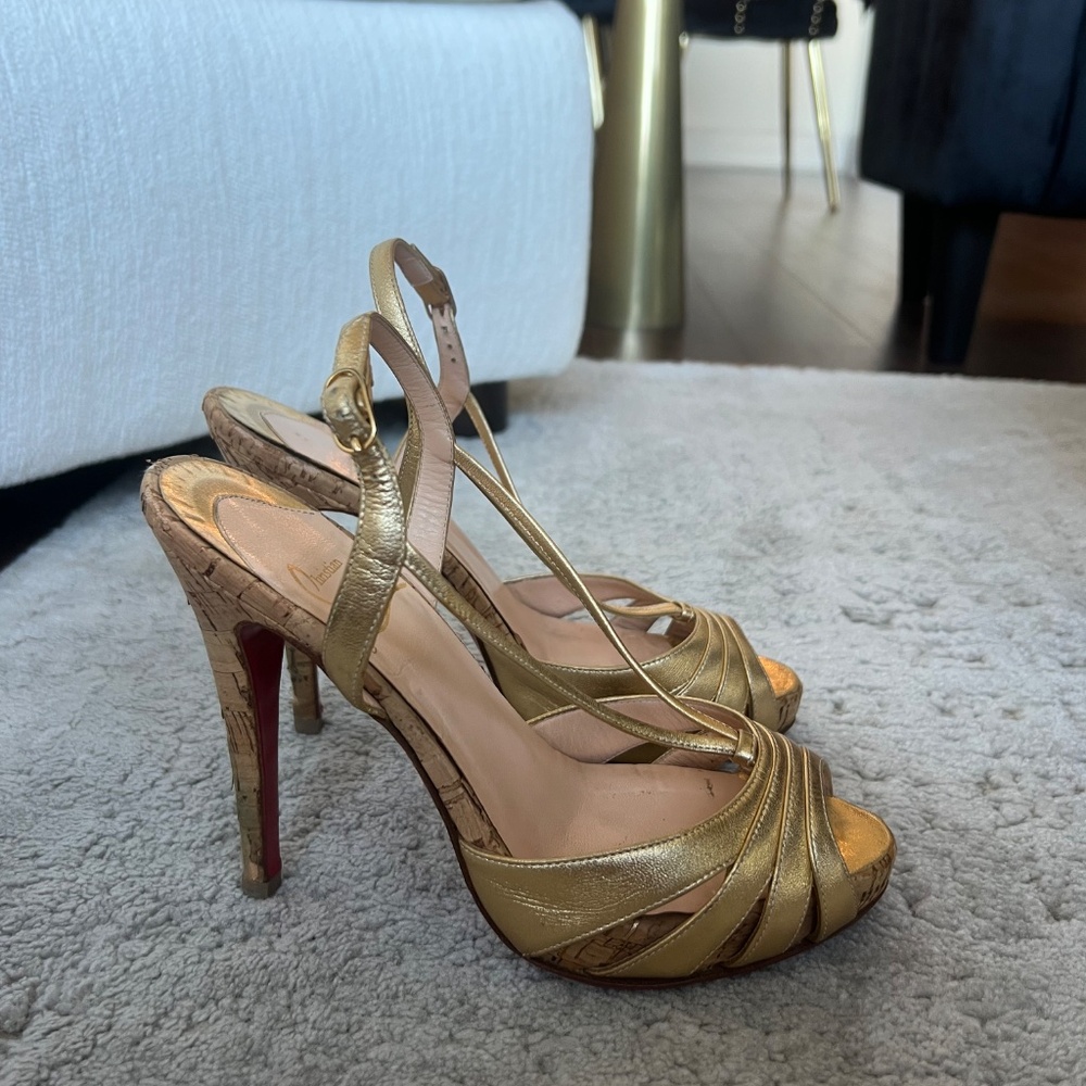 Christian Louboutin - Picture 2 of 7